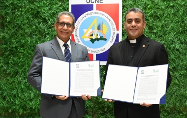UCNE y Centro Médico Docente Siglo 21 firman acuerdo de colaboración