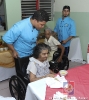 Estudiantes ATH ofrecen cena en Hogar de Ancianos