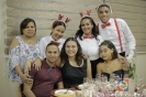 Estudiantes de la Escuela ATH presentan Muérdago Restaurante